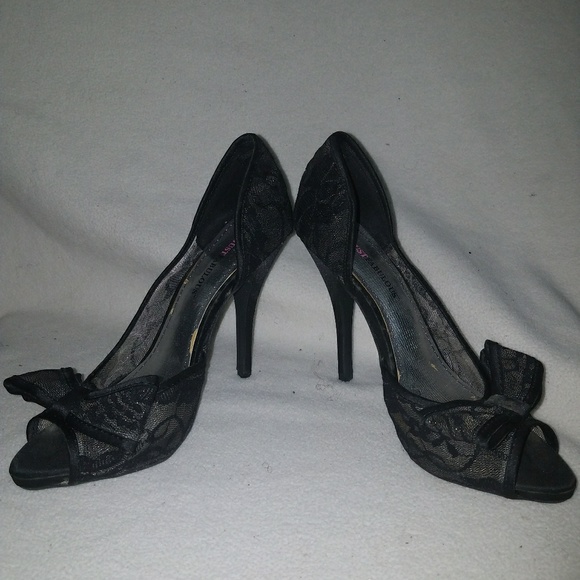 NWOT Black Lace Heels - Picture 2 of 4